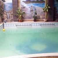 Tak Bisa Berenang, Balita 4 Tahun Tewas di Kolam Renang