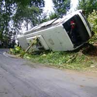 Bus Rombongan Wali Songo Numplek, 23 Penumpang Selamat