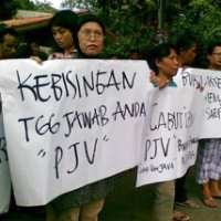 Ratusan Warga Demo PVJ