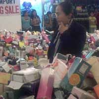 BPOM Razia Ribuan Parfum di ITC Kuningan