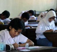 Siswa SMA di Yogyakarta Ikuti UN