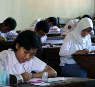 Siswa SMA di Yogyakarta Ikuti UN