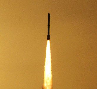 India Luncurkan Roket PSLV C-12