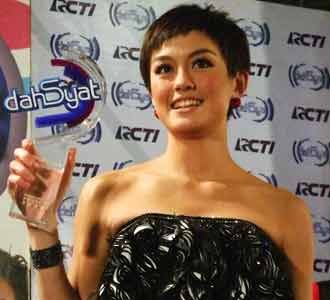 Agnes Monica Kalahkan Mulan