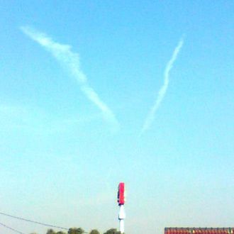 Awan Aneh Membentuk Huruf V