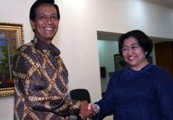 Mega-Sultan Masih Tunggu Pasangan SBY