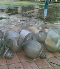 Angin Puting Beliung Porak-porandakan Kantor Foke 