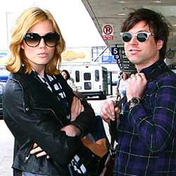 Mandy Moore Budayakan Suami Jadi Guru Musik