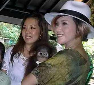 Maia Estianty Gendong Wulan