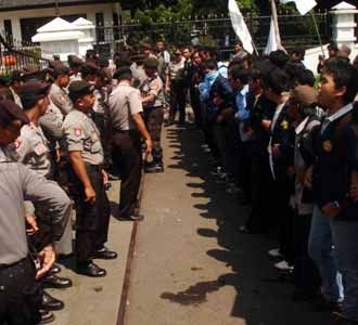 Demo Tolak Pemilu Ulang