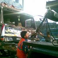Truk Tabrak Biker Hingga Tewas di Daan Mogot 