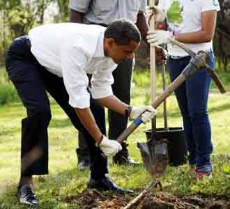 Obama Tanam Pohon
