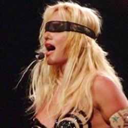 Britney Spears Nyaris Bugil di Pentas