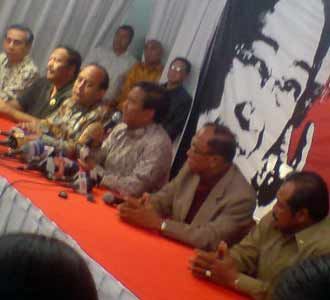 Belasan Jenderal Kumpul di Rumah Mega Belasan Jenderal Kumpul di Rumah Mega