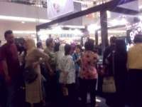 Buru Diskon Gede, Ribuan Orang Antre di SenCy Sejak 07.00 WIB