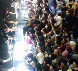 Ratusan Orang Antre di SenCy