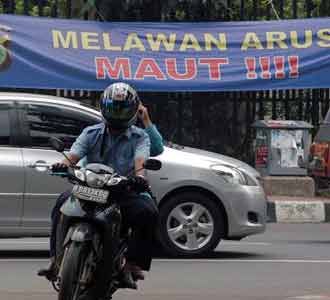 Melawan Arus, Maut!