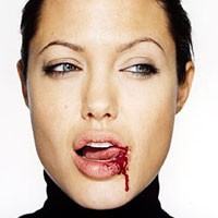 Angelina Jolie Siap Bergaul Dengan Mayat