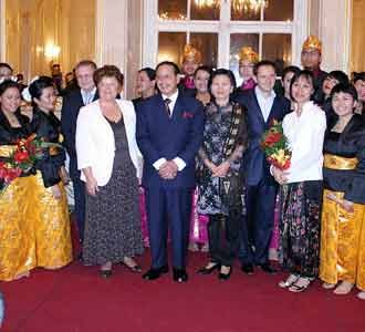 Batavia Madrigal Singers Getarkan Istana Hongaria