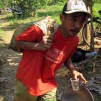 Warga Banyuwangi Berebut Tanah Demi Butiran Emas