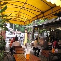 Yuk, Makan di Warung Kuning!