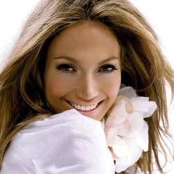 Ups, Bokong Seksi Jennifer Lopez Hilang!