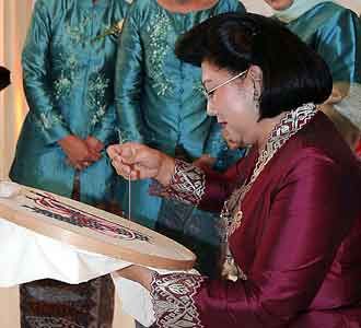 Gebyar Adikriya Sulam Indonesia Dibuka