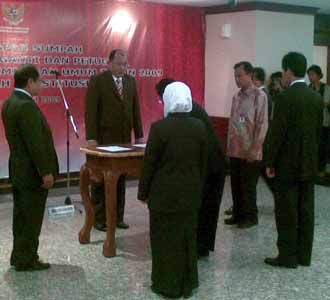 Panitera Pengganti dan Petugas Sidang Disumpah