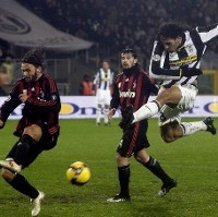 Masih Tetap Saling Sikut