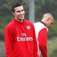 Van Persie Absen Lawan MU 