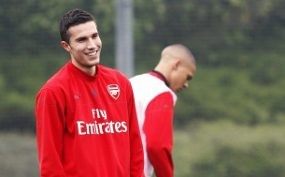 Van Persie Absen Lawan MU 