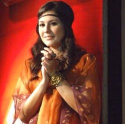 Wulan Guritno Tolak Peran Jadi Ibu