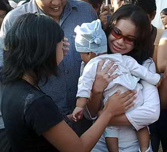 Rossa Kunjungi Situ Gintung