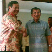 Berbatik Merah, Prabowo Temui JK 