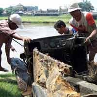 Penambang Pasir di Kediri Temukan Bangkai Mobil Austin Seven