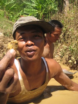 Penambang Emas Dadakan di Banyuwangi Capai 3 Ribu Orang