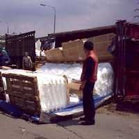 Diduga Rem Blong, Truk Fuso Pilih Hantam Trotoar