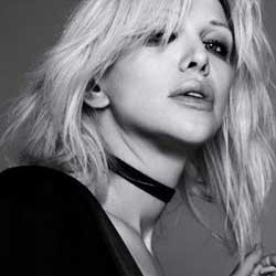 Janda Kurt Cobain Buka Toko Pakaian Dalam