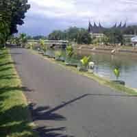 Penataan Stren Kali, Surabaya Harus Bercermin ke Padang