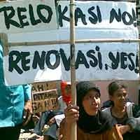 Emoh Digusur, Warga Stren Kali Geruduk Dinas PU