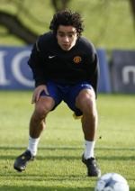 MU Tambah Kontrak Rafael