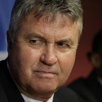 Beckenbauer Inginkan Hiddink Musim Depan