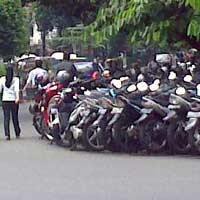Parkir Liar Kuasai Seputaran Sarinah