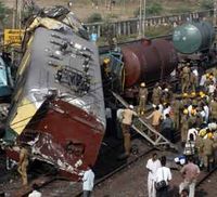 2 Kereta Tabrakan di India