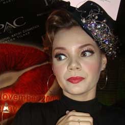 Dewi Sandra Benci Lagu Ahmad Dhani