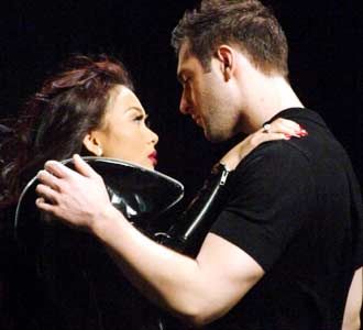 Syahrini Mesra Dengan Bule