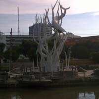 Patung Suro dan Boyo Edisi Baru Undang Kontroversi