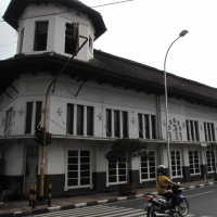 De Vries yang Telantar 