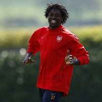 Adebayor Ingin Bungkam Old Trafford