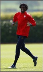 Adebayor Ingin Bungkam Old Trafford